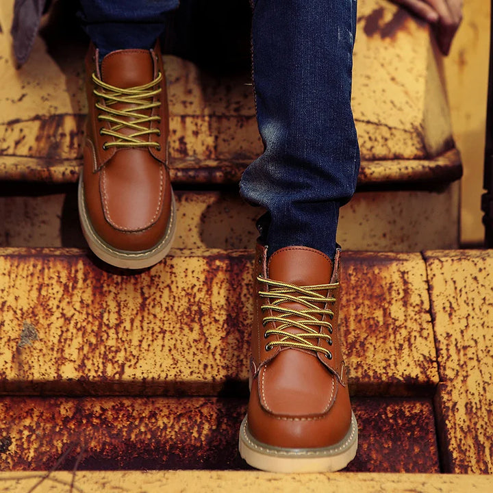Stilvolle Herren Vintage Stiefel. Robuste Boots mit bequemer Passform für Herbst & Freizeit. Hochwertige Alltagsschuhe.