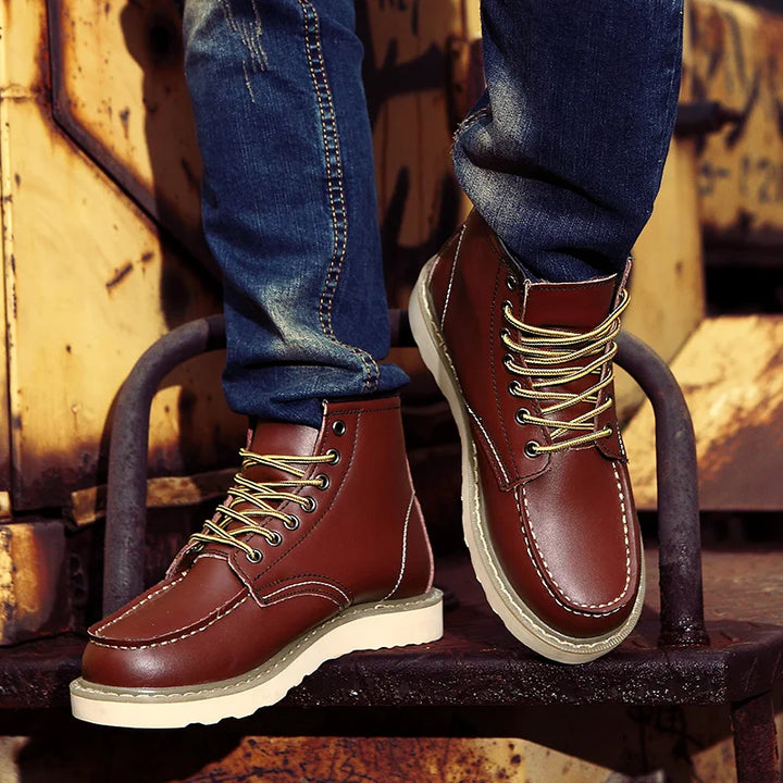 Klassische Herren Vintage Stiefel, robust & bequem. Zeitlose Herbstschuhe für den Alltag mit griffiger Sohle.