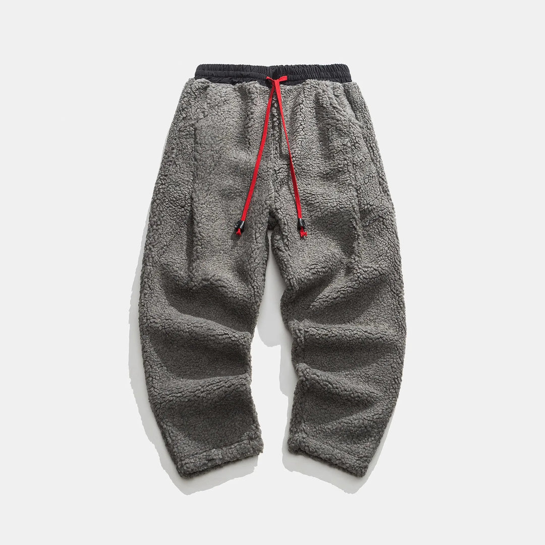 Sportliche Herren Freizeithose, warm und locker geschnitten, ideal für gemütliche Stunden und leichte Aktivitäten im Winter.