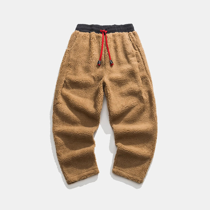 Moderne Herren Sweathose in warmer Ausführung, vielseitig für einen entspannten oder sportlichen Look im Alltag.