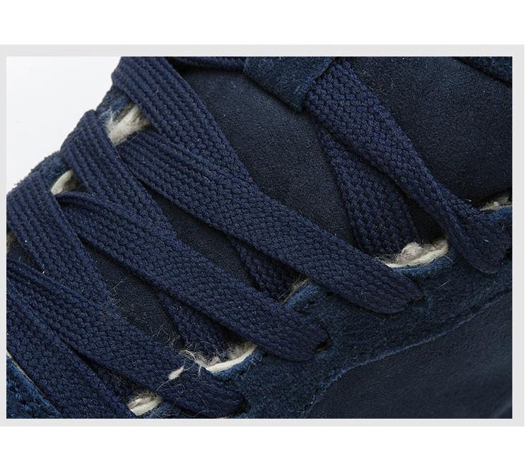 Nahaufnahme der Schnürung und des High-Top-Designs bei gefütterten Herren-Sneakers