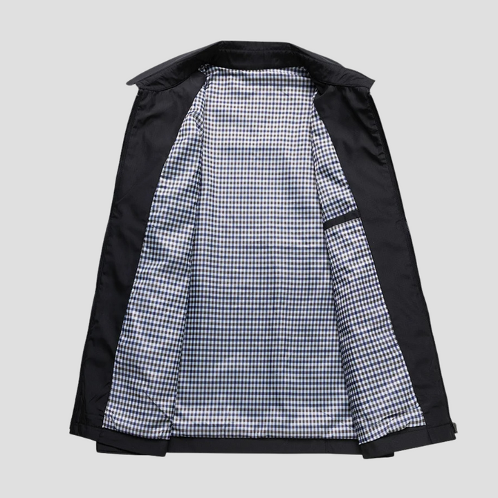 Stilvolle Herrenjacke, wasserdicht und windabweisend, vielseitig einsetzbar als leichte Übergangsjacke.