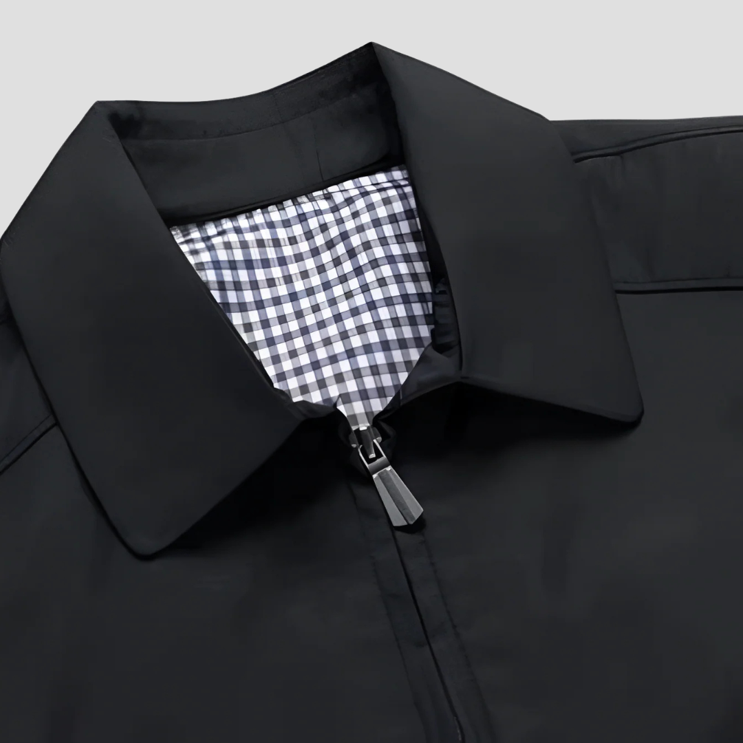 Sportliche Herrenjacke, leicht und wasserdicht, ideal als Übergangsjacke für Outdoor- und Stadtleben.