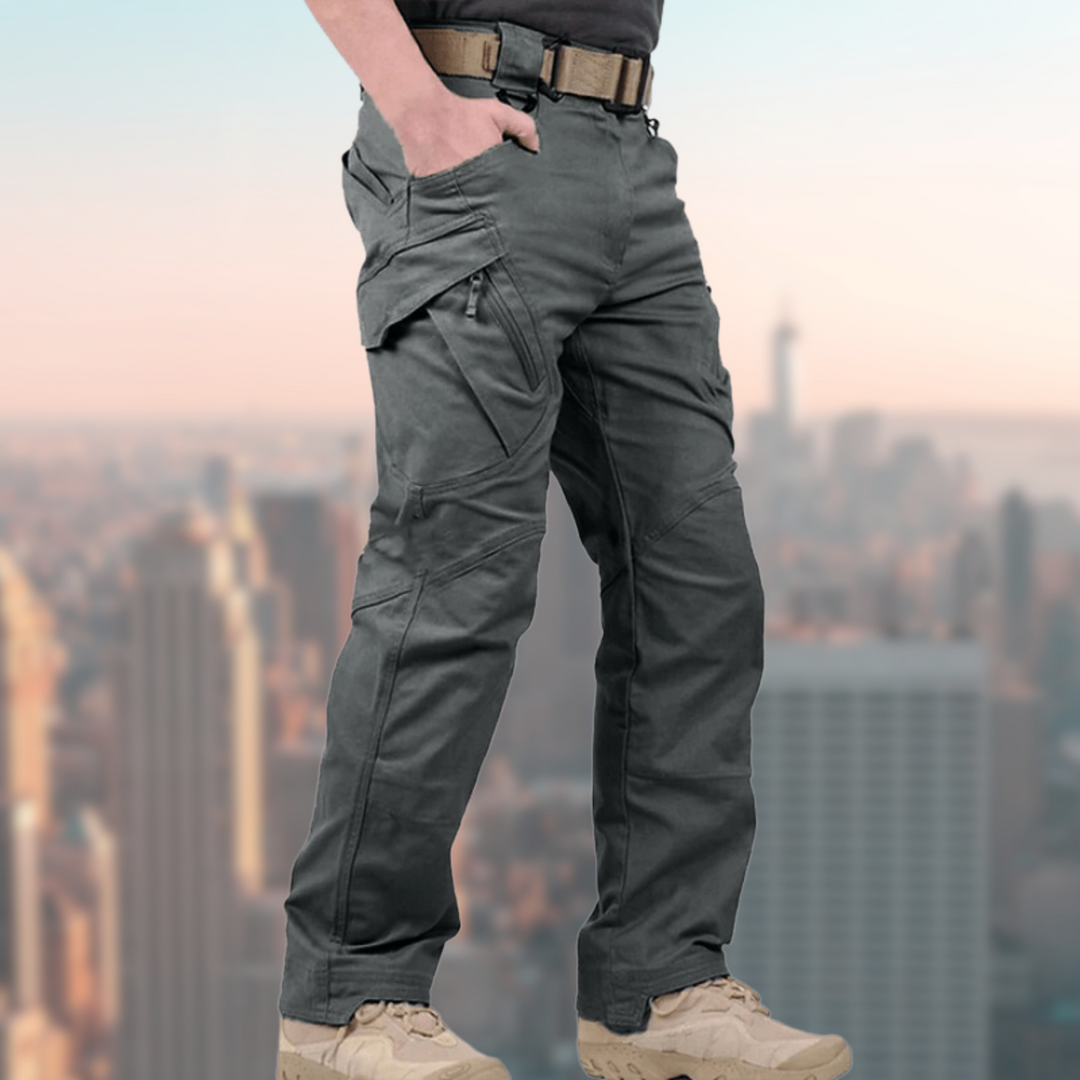 Herren Cargo-Arbeitshose, wasserdicht, taktisch, robust & funktionell für anspruchsvolle Outdoor-Aufgaben.