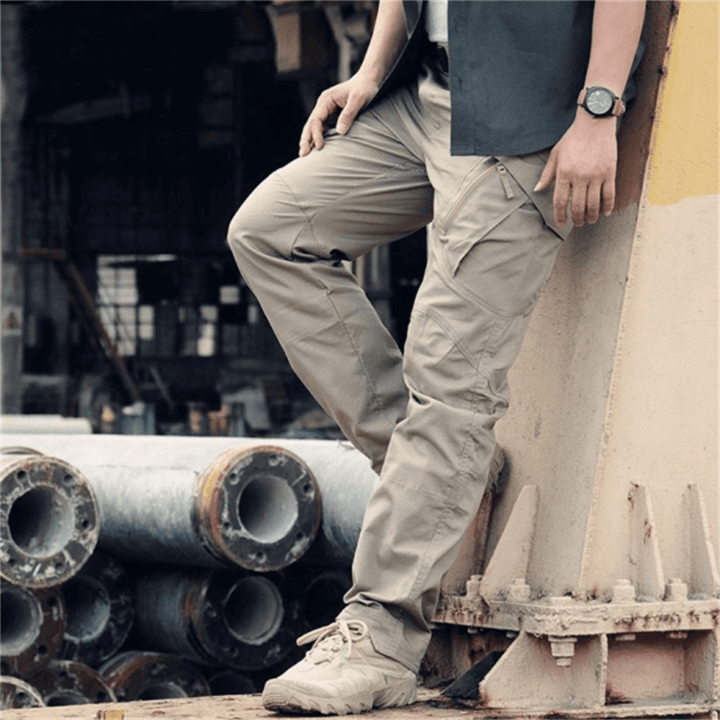 Funktionelle Wanderhose für Herren, wasserdicht, taktisch, robust, perfekt für raues Gelände & Reisen.