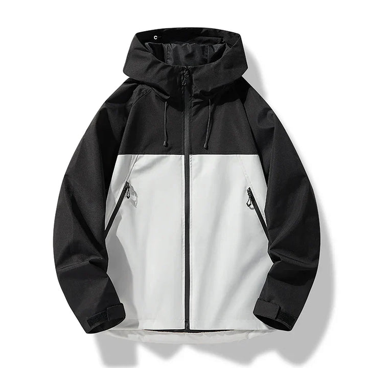 Vorderansicht der Herren wasserdichten & winddichten Kapuzenjacke, perfekt für Outdoor-Abenteuer.