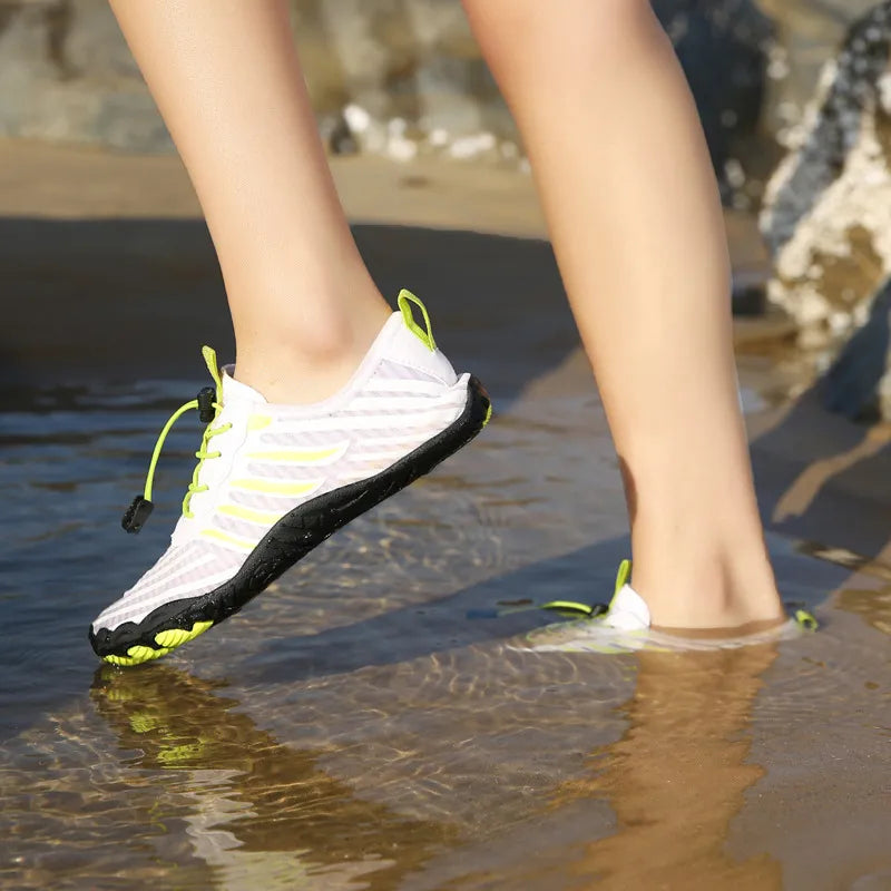 Flexible, leichtgewichtige Herren Wasserschuhe. Perfekte Slipper zum einfachen An- & Ausziehen. Komfortabel & atmungsaktiv.