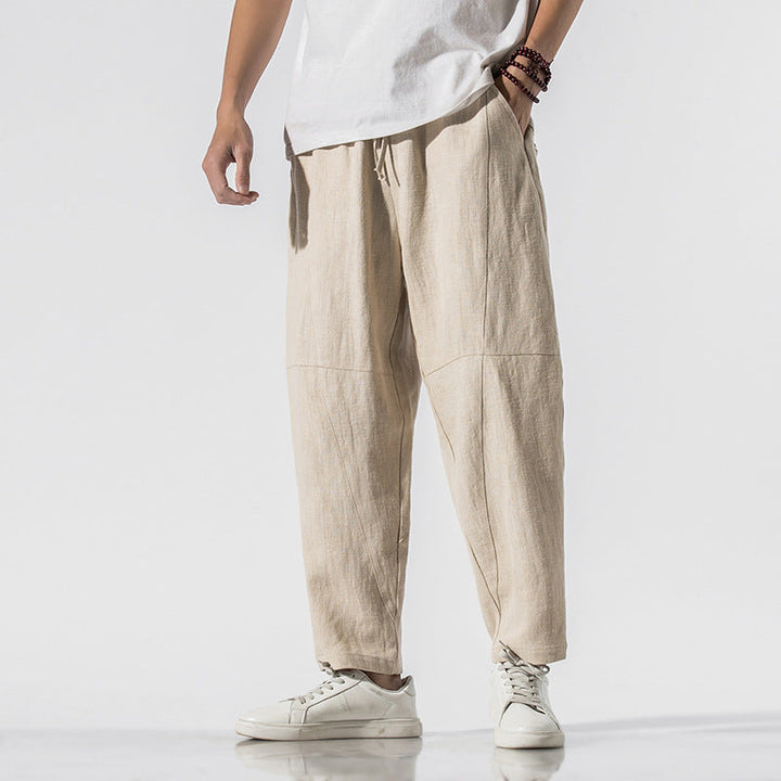 Lässige Herren Knöchellange Weitbein-Hose in voller Ansicht. Bequem und locker für entspannte Tage.