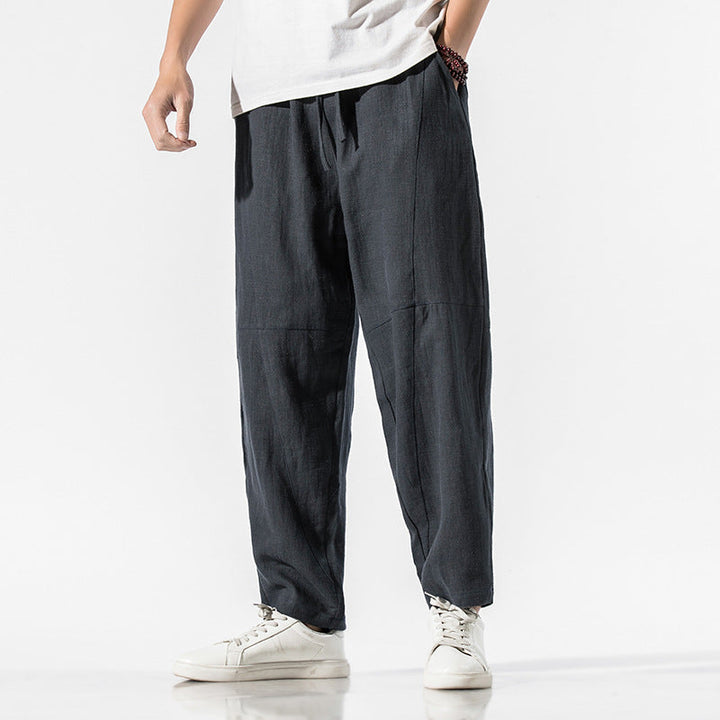 Modische Herren Knöchellange Weitbein-Hose mit lockerem Fit. Perfekt als Freizeithose, sehr bequem.