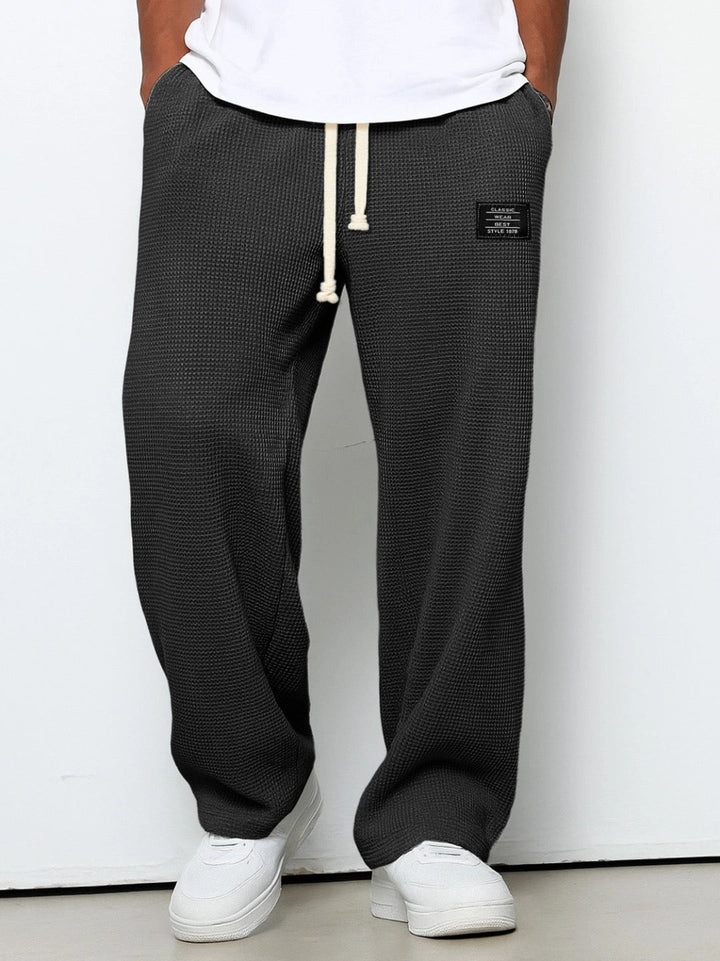 Weiche Herren Weite Freizeithose. Bequeme Streetwear mit verstellbarem Bund für entspannten Alltag & Stil.