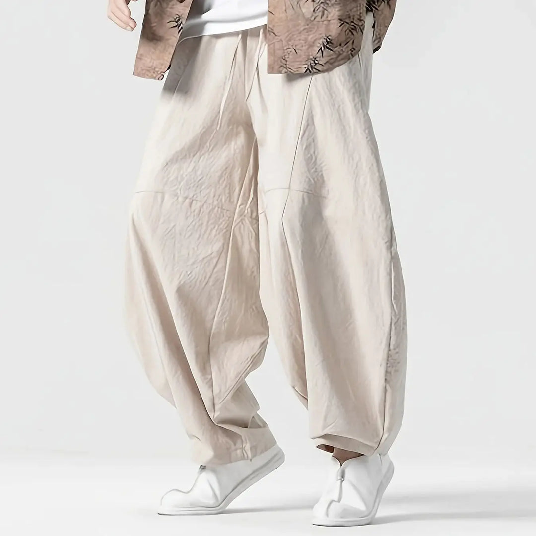 Bequeme graue Herren-Weithose im Relaxed Fit mit Elastikbund und modischen Ziernähten. Perfekt für Männer-Loungewear.