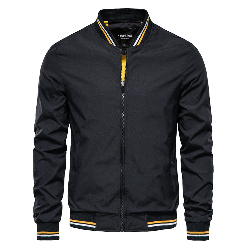 Sportliche Herren-Windjacke: Leichte Übergangsjacke mit Stehkragen & Reißverschluss für aktive Freizeit.