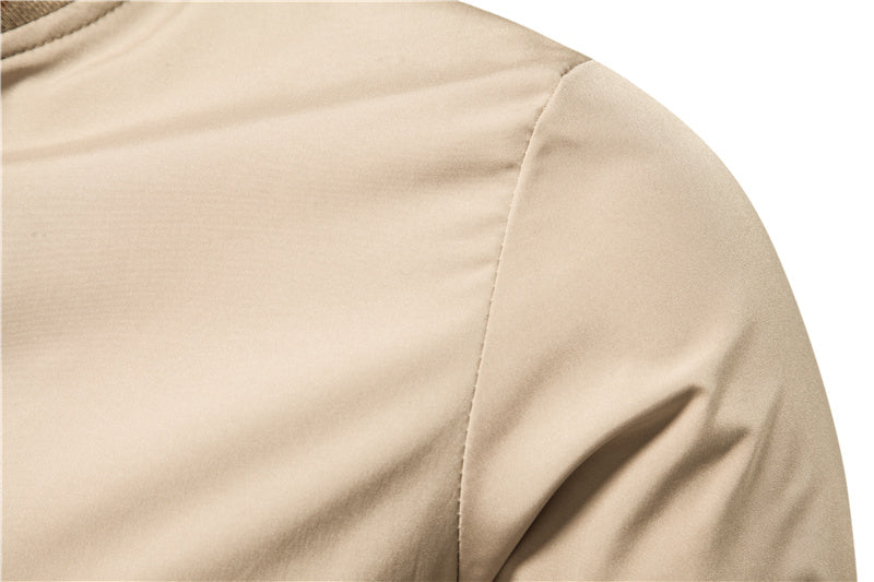 Übergangsjacke Herren Stehkragen: Stilvolle Freizeitjacke für Männer, winddicht und mit praktischem Reißverschluss.