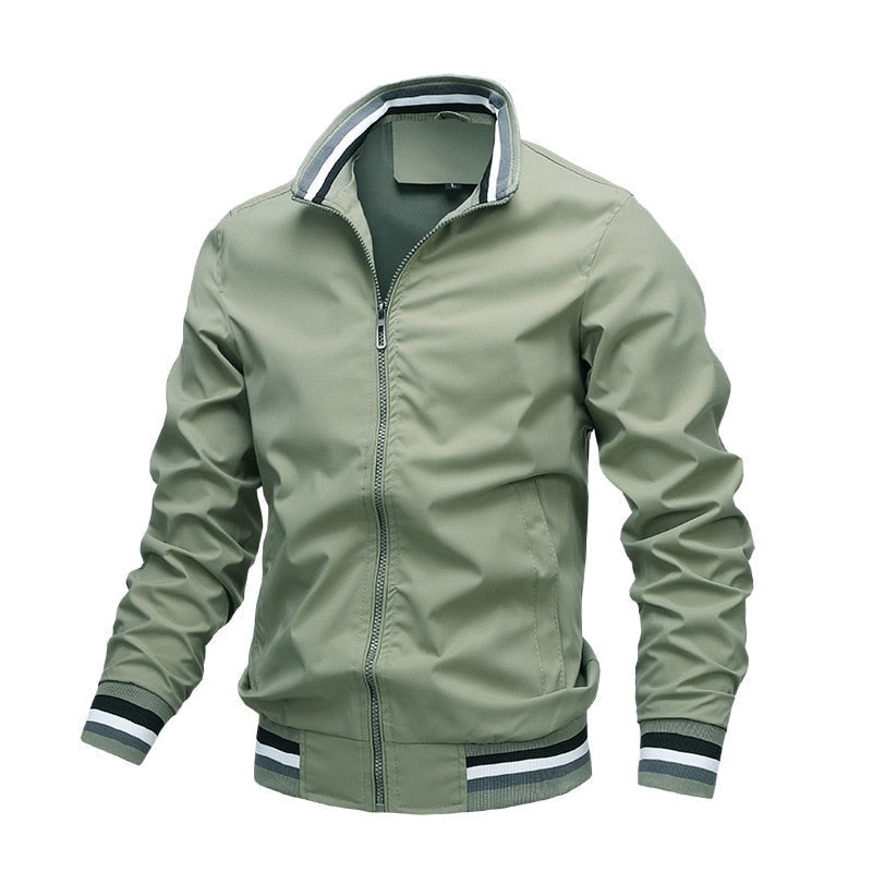 Stilvolle Herren Winterjacke (Bomberstil) mit Frontreißverschluss, perfekt als Freizeit- oder Outdoorjacke.