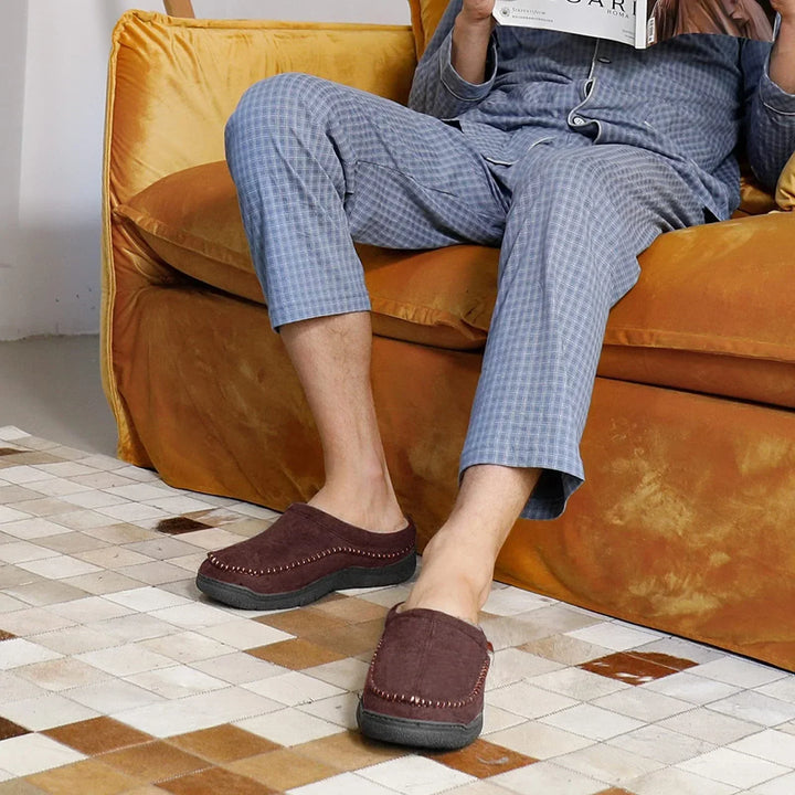 Rutschfeste Profilsohle der Herren Winter-Loafer für sicheren Halt im Schnee & auf nassem Untergrund. Robuste Komfortschuhe.