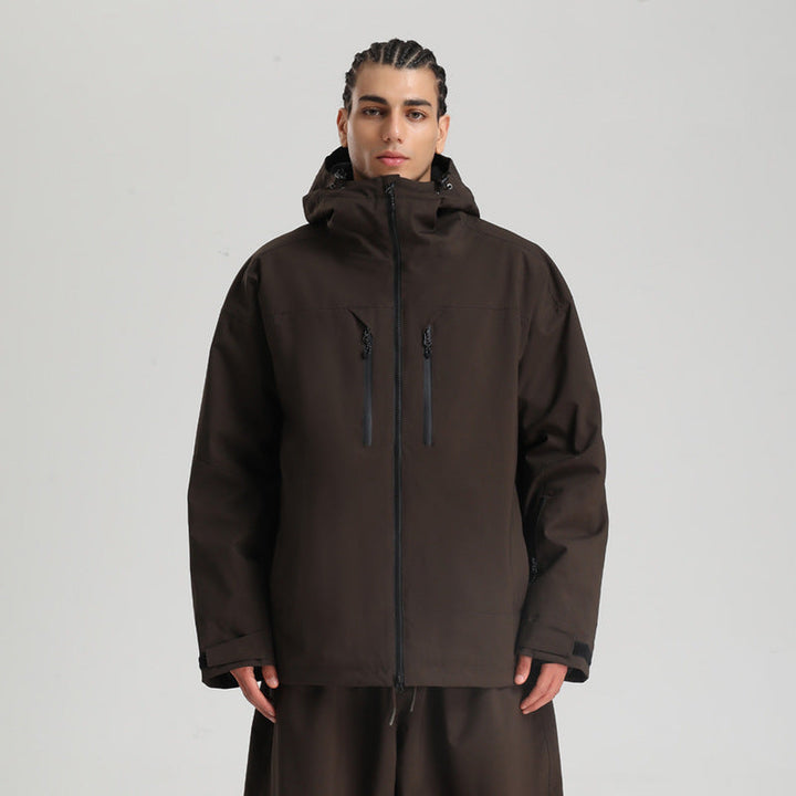 Snowboarder mit warmer Herren Winterjacke, winddicht & robust für Outdoor-Abenteuer.