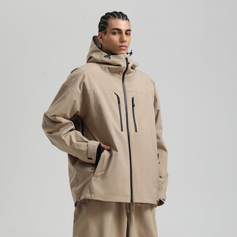 Innenfutter und praktische Taschen der warmen Herren Skijacke, perfekt für Sport & Freizeit.