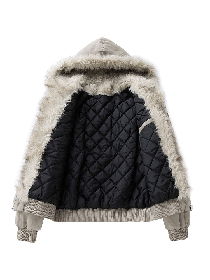 Mann trägt warme Herren Winterjacke MJ-winter25 mit Kapuze und Kunstpelz, perfekt für Winterkleidung & Alltag.