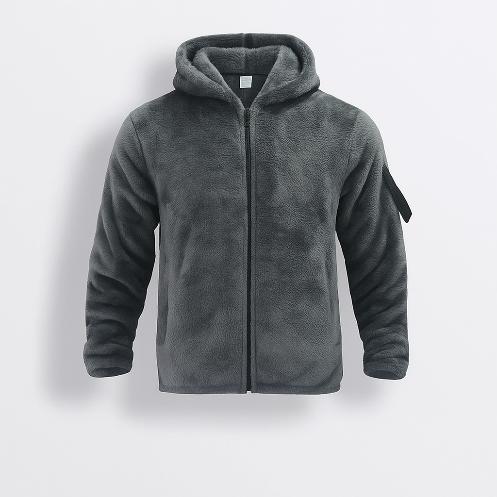Mann trägt warme Herren-Winterjacke im Freien. Schützt stilvoll vor Kälte bei Outdoor-Abenteuern.