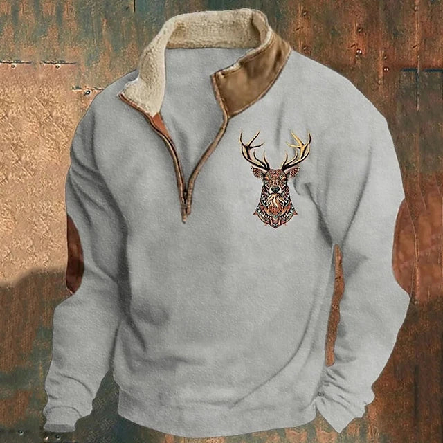 Robuster Herren Winterpullover mit einzigartigem Hirschmotiv und funktionalem Reißverschlusskragen. Perfekte Wintermode.