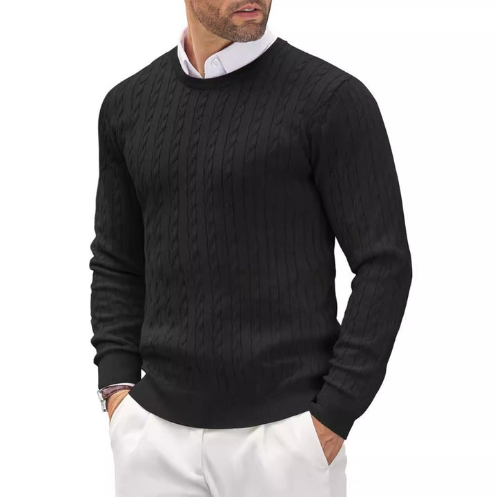 Eleganter Herren Rundhalspullover mit klassischem Zopfmuster. Perfekte Winter-Freizeitkleidung.