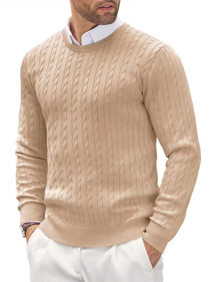 Stilvoller Herren Zopfmusterpullover, ein Must-have für klassische Winter-Herrenmode.