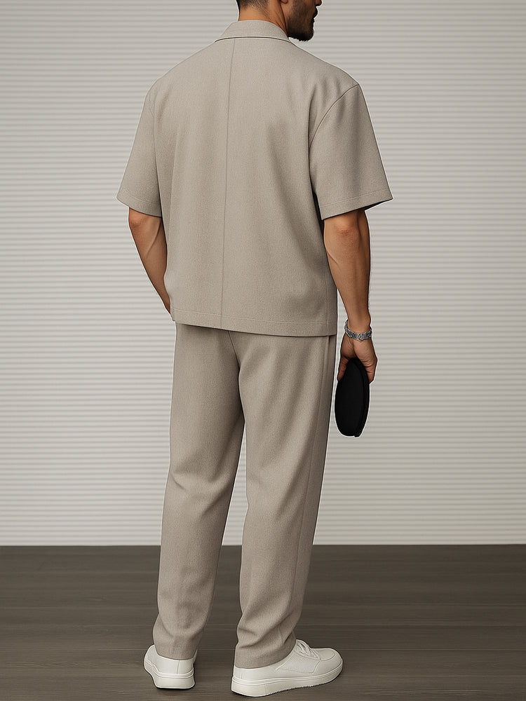 Stylischer Herren Blazer & passende Kaki Stoffhose mit verstellbarem Bund. Vielseitiger Zweiteiler für Freizeit & Büro.