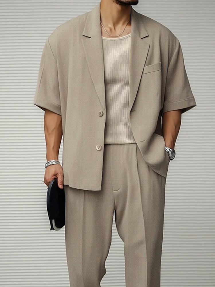 Moderner Herren Zweiteiler in Kaki: Blazer & Stoffhose mit verstellbarem Bund für optimalen Komfort. Smart Casual Anzug.