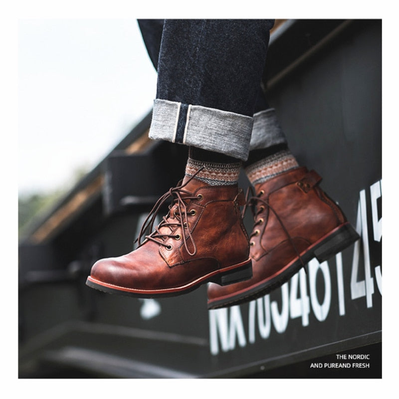 Elegante Herrenstiefel im klassischen und modernen Stil mit edlem Glanz, ideal für Büro und besondere Anlässe.