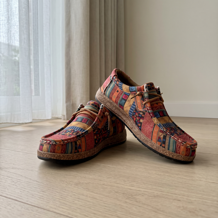 Bequemer Damenschuh von schräg hinten mit gepolsterter Fersenpartie