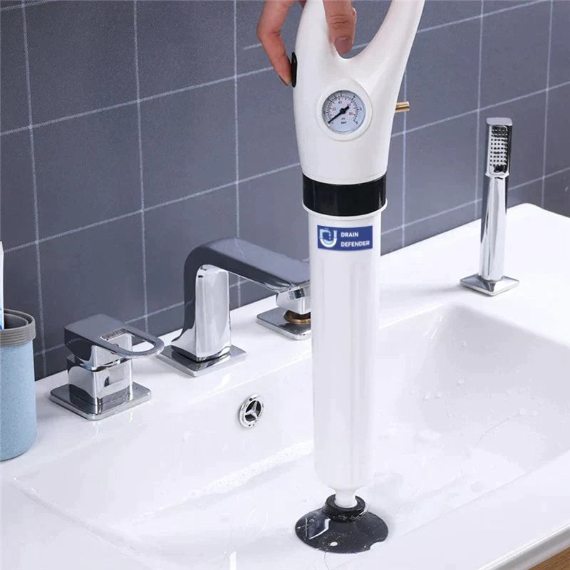 "Hochdruck Rohrreiniger mit anpassbaren Aufsätzen für Abflüsse und Toiletten, kompakt und leicht zu bedienen."