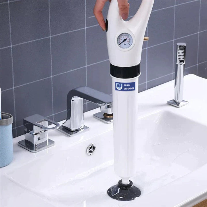 "Hochdruck Rohrreiniger mit anpassbaren Aufsätzen für Abflüsse und Toiletten, kompakt und leicht zu bedienen."