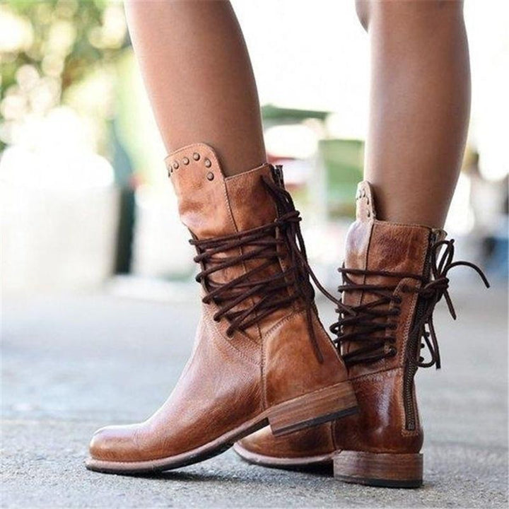 Damen-Westernstiefel in Schwarz mit filigranen Stickereien und spitzer Zehenpartie, für zeitlose Eleganz.