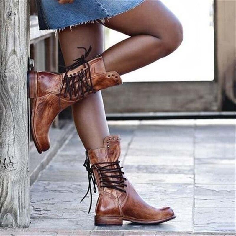 Hohe Damen-Cowboystiefel in Grau, seitliche Ansicht, perfekt für modebewusste Frauen und vielseitige Looks.