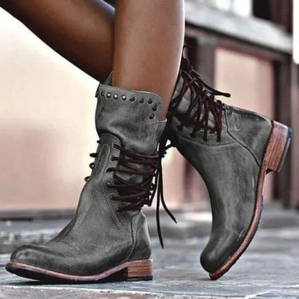 Rückansicht der eleganten hohen Damen-Cowboystiefel, mit klassischem Western-Design, ein Must-Have der Damenmode.