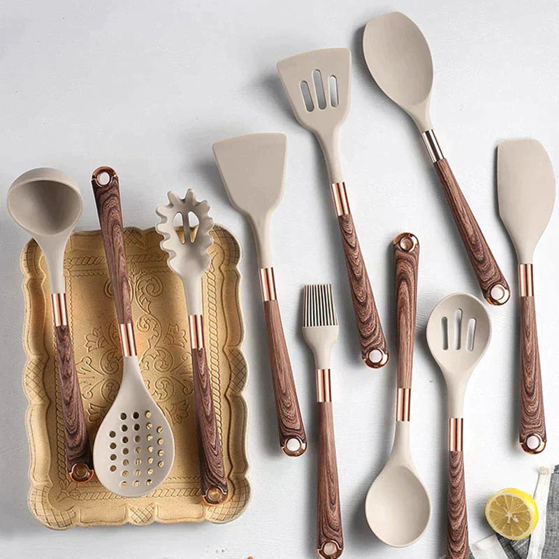 Vielseitiges Silikon Kochset für Kochen, Backen & Servieren; kratzfrei, hitzebeständig und leicht zu reinigen.
