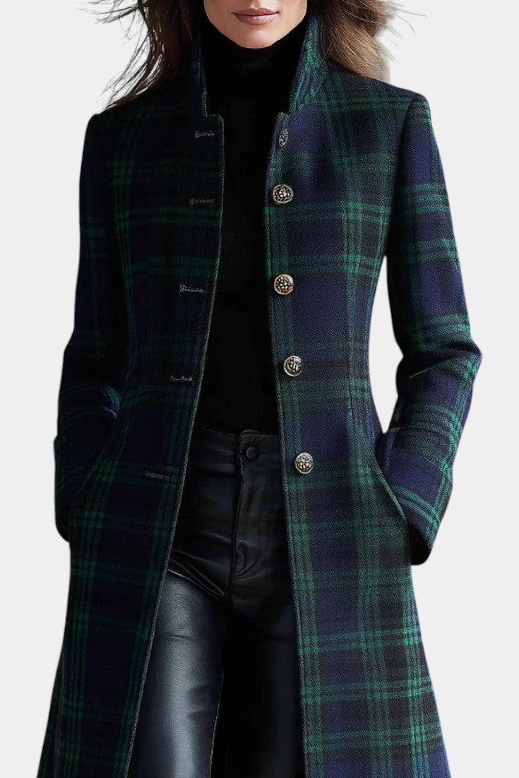 Nahaufnahme des karierten Musters: Strukturierter Damen Midi-Mantel in Grün und Blau, ideal für elegante Herbstmode.
