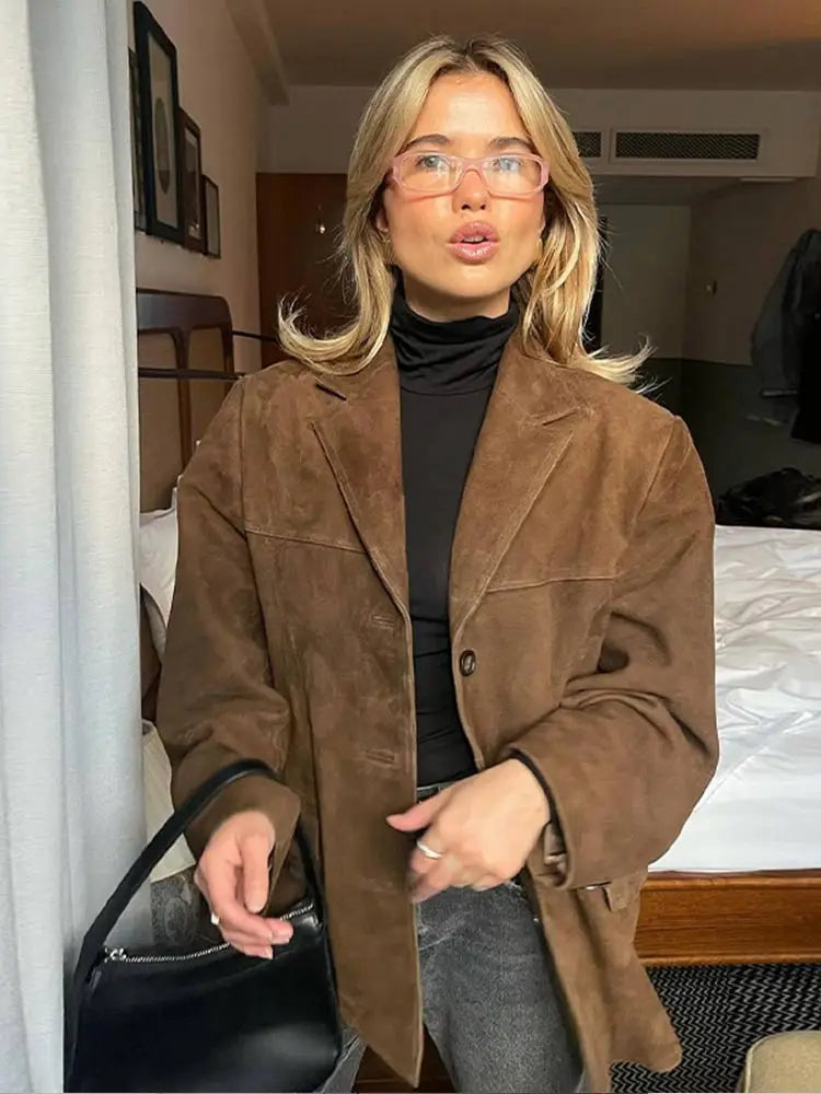 Elegante Damen Herbstjacke in Braun mit tailliertem Schnitt. Perfekt für Büro & Freizeit. Stilvolle Übergangsjacke.