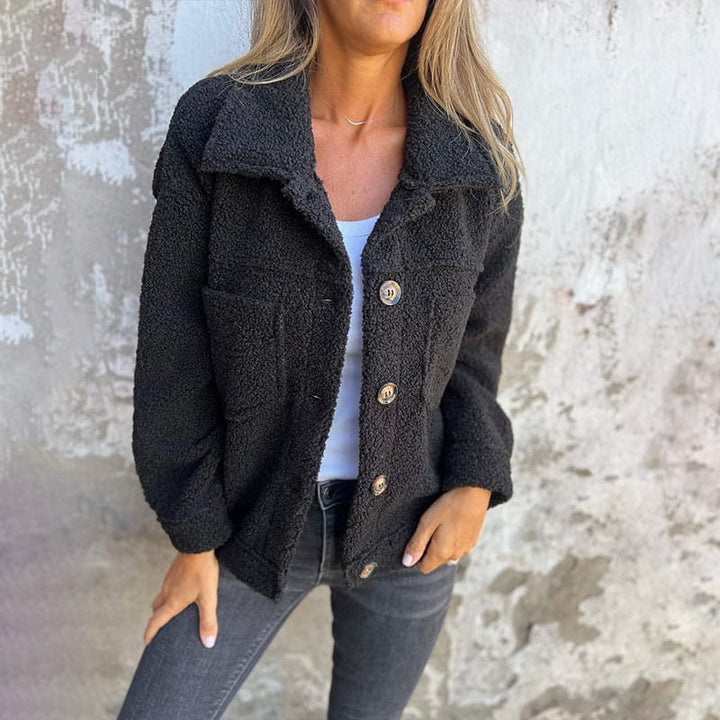 Modische Damen Herbstjacke mit stilvollen Knöpfen, ideal für Übergangszeiten und Freizeit.