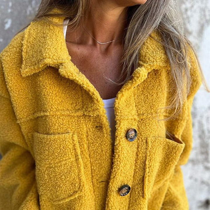 Trendige Damen Herbstjacke mit Knopfverschluss, schicke Oberbekleidung für modische Looks.