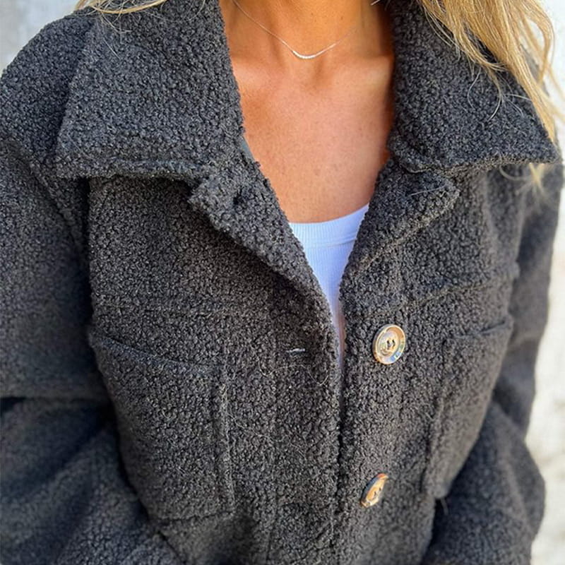 Damen Jacke mit Knöpfen, modisch und bequem, eine Must-have Herbstjacke für jede Frau.