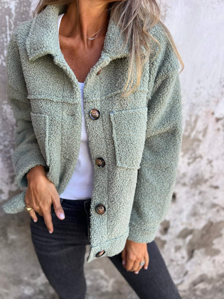 Elegante Damen Übergangsjacke mit markanten Knöpfen, perfekte Herbstmode für Frauen.
