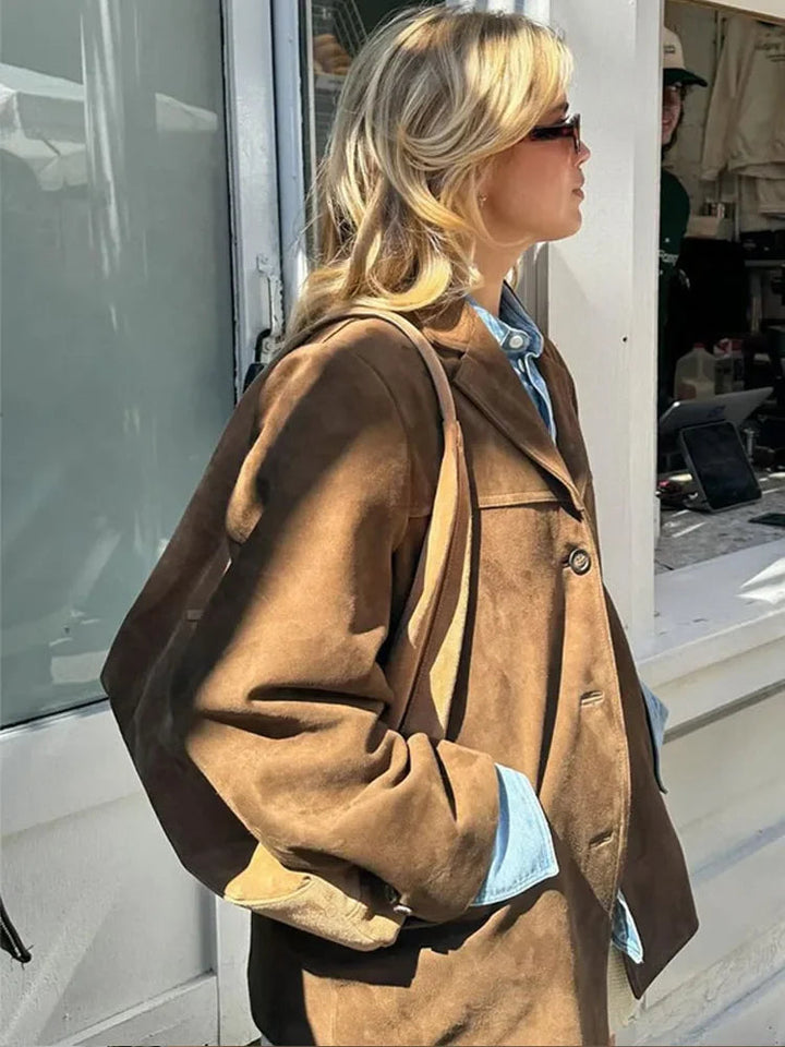 Hochwertige braune Damen Herbstjacke, elegant geschnitten. Ideal als stilvolle Bürojacke oder Freizeitjacke.