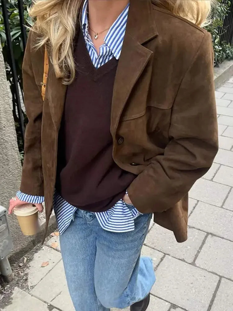 Vielseitige braune Damen Herbstjacke, elegant für das Büro oder stilvoll in der Freizeit. Übergangsjacke.