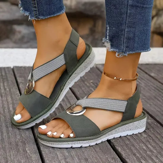 Orthopädische Damensandalen: Elegante Küstensandalen mit Komfort & Kreuzriemen. Perfekt für Strand & Stadt.