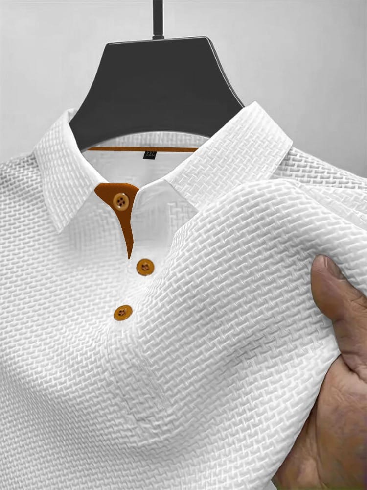 Detail des Herren Polohemds Mason: Hochwertige Baumwollmischung für Komfort im Alltag. Weicher, atmungsaktiver Stoff.
