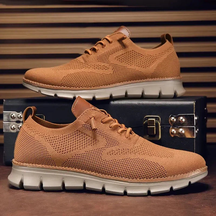 Braune orthopädische Herren-Sneaker, rutschfest und atmungsaktiv, ideal für Komfort & Stil im Alltag.