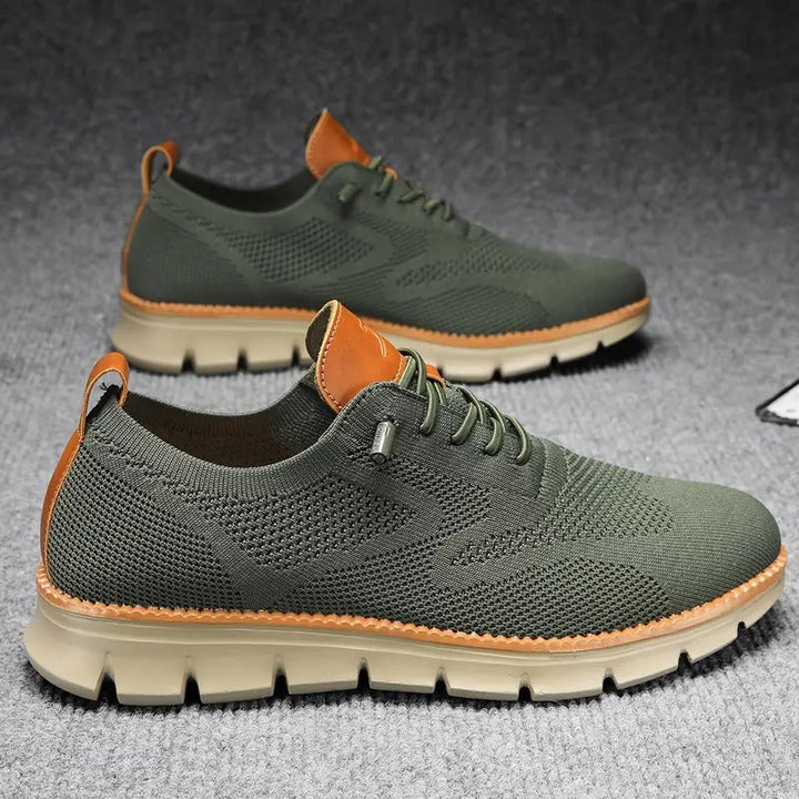 Rutschfeste Sohle der orthopädischen Herren-Sneaker sorgt für sicheren Halt; atmungsaktiv & bequem den ganzen Tag.