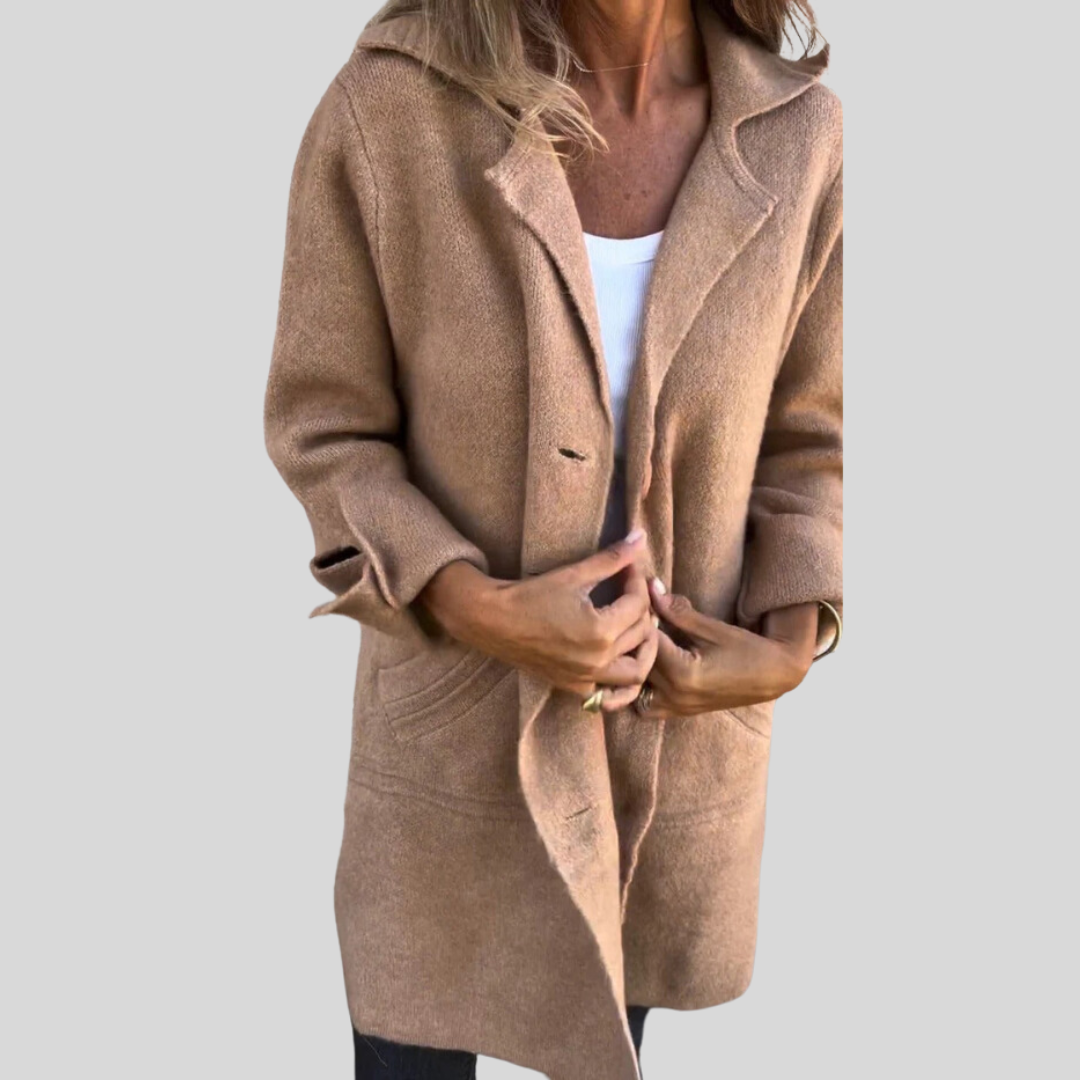Figurbetonter Jana Damen Longmantel, modisch und elegant, ein Must-have für jede stilbewusste Frau.