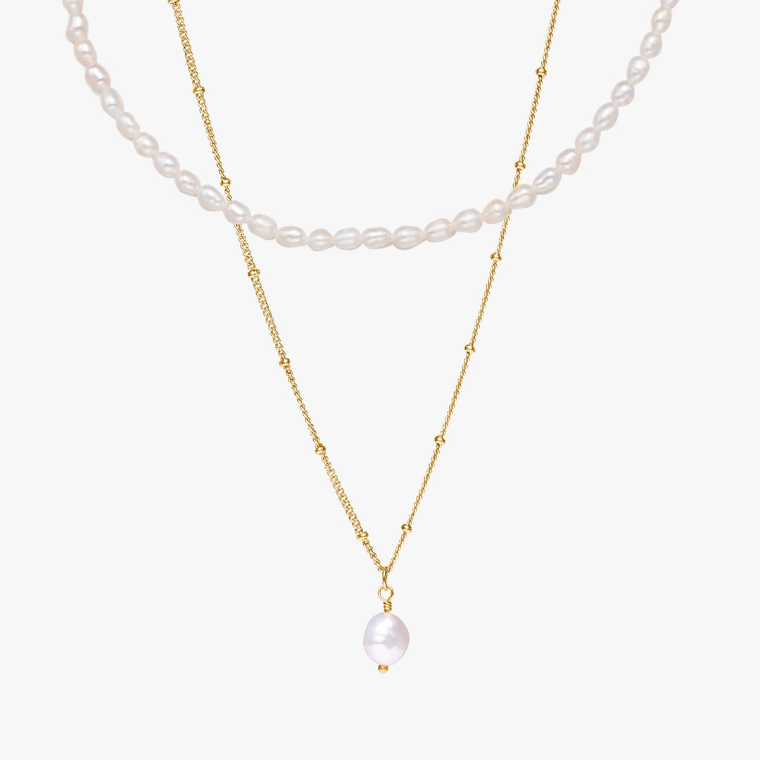 Mehrteilige Layering Perlenkette in Gold für Damen als modisches Accessoire